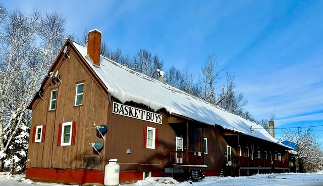 Cozy apartment in Colebrook NH