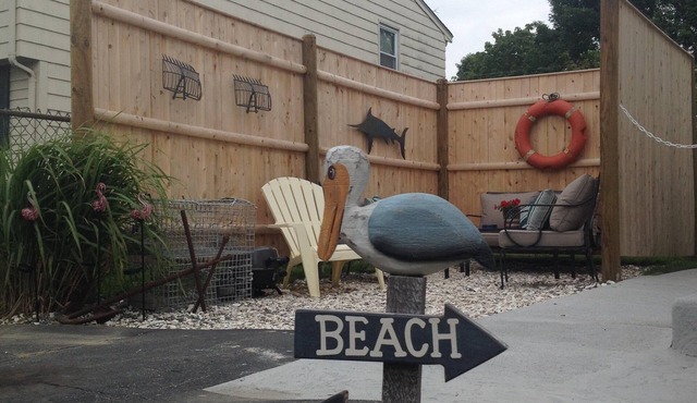 Cozy Beach Apartment, private entrance and parking spot .