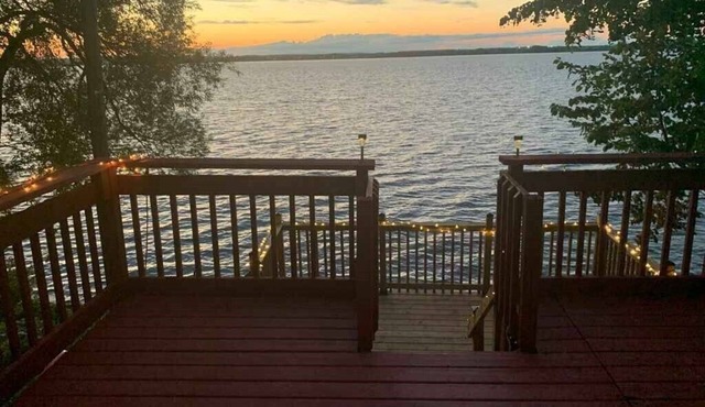 Cozy Beachfront Cottage Prince Edward County
