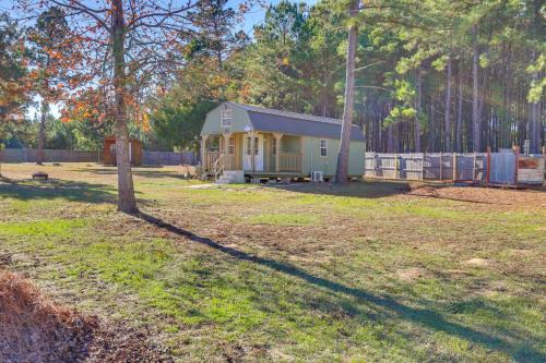 Cozy Cabin in Overton Glamping Community w/Perks!