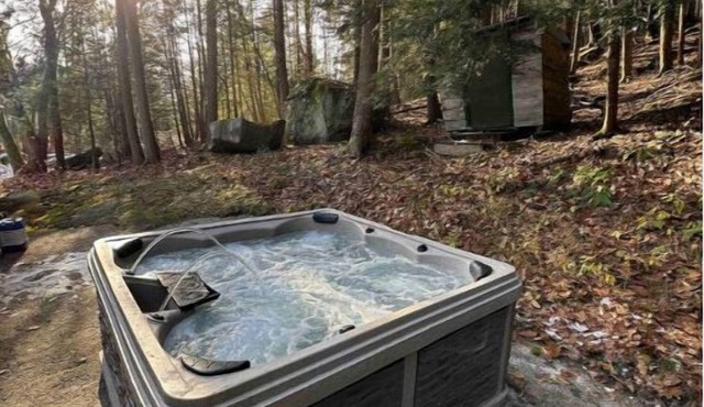 Cozy Cabin with fire pit hot tub centrally located