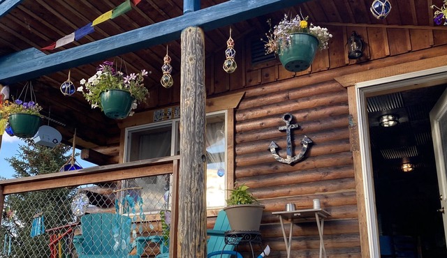 Cozy Cabin with Porch, Firepit, Picnic Table and BBQ