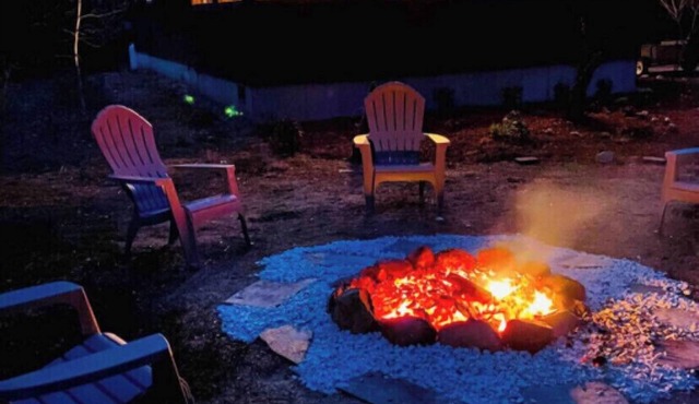 Cozy Chalet, Hot Tub, 25min to N. Conway, Lake+Beach Access, Dogs OK ✅