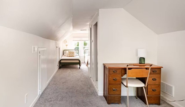 Cozy Charming 2BR Cottage - Perfect for Traveling Professionals