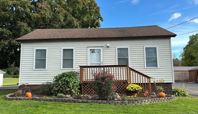 Cozy Charming house in Oswego NY, with WiFi and AC