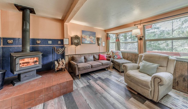 Cozy Cloudcroft Mountain Retreat w/ Gas Grill!