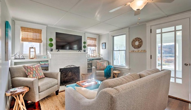 Cozy Coastal Cottage 5 Mi to Narragansett Beach!