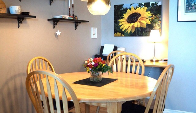 Cozy Condo - Quick exit to mountains! in Calgary
