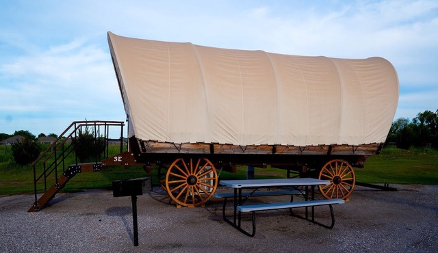 Cozy Conestoga Covered Wagon for 6 on Oklahoma Farm, for Memorable Glamping Vacations