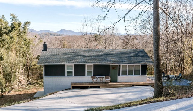 Cozy cottage close to downtown Hayesville