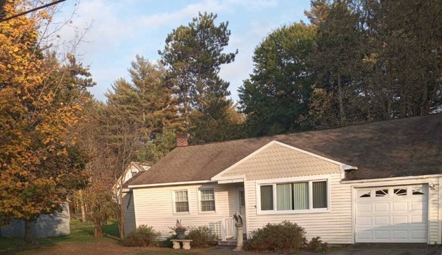 Cozy Cottage Close to Town.