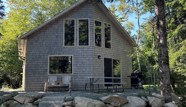 Cozy cottage nestled in the woods with walking distance to town.
