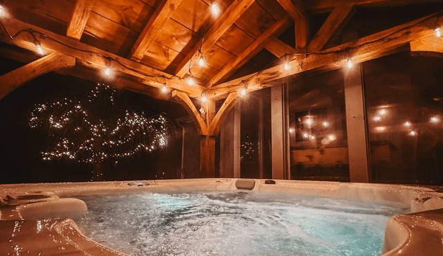 Cozy Cottage near Saratoga Springs with covered Hot Tub
