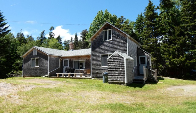 Cozy cottage w/firepit near ACADIA's beauty. Pet-friendly!