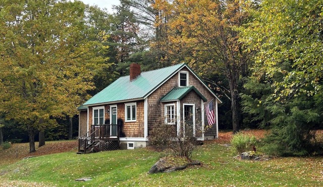 Cozy cottage w/pellet stove in lakes region, close to great outdoor activities