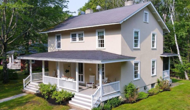 Cozy Coveside Island Retreat
