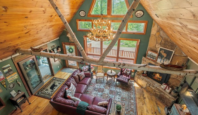 COZY CUB CABIN Mountainside Lake George, Hot Tub, Fireplace, Gazebo
