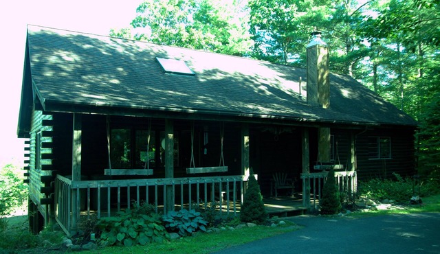 Cozy Family Friendly Lake View Home w/Easy Trip to Town & Beach