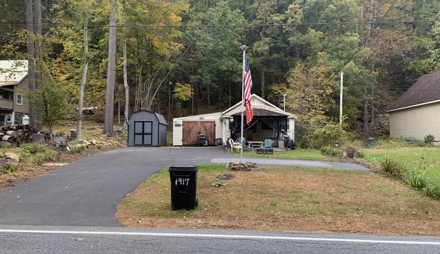 Cozy Hadley Adk home on the Sacandaga Lake