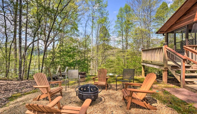 Cozy Hiawassee Cabin w/Fire Pit & Mtn Views!