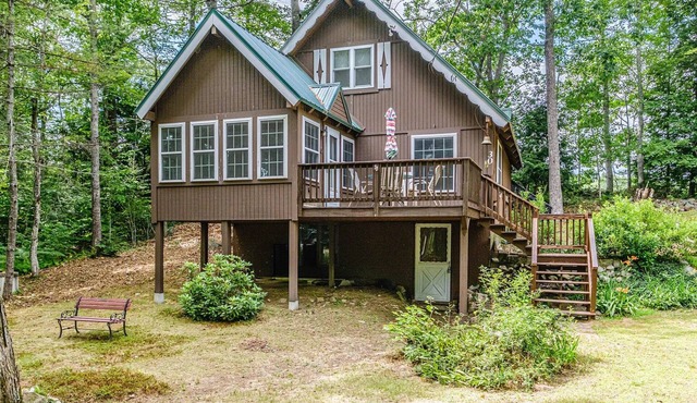 Cozy home - 5 minutes to private beach access on Moose Pond, 5 minutes to ski