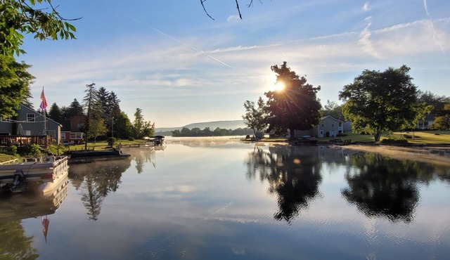 Cozy Lakefront Cottage on Little York Lake