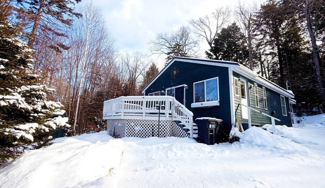 Cozy Lakeside Cabin Retreat with Scenic Views for a Relaxing Getaway in Greenville, Maine