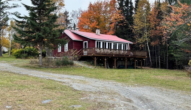 Cozy Lakeside Duplex Cabin on Moosehead, 10-min walk to Downtown Greenville