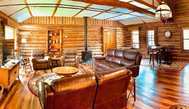 Cozy Large Lakeside Cabin! Near West & Lake George