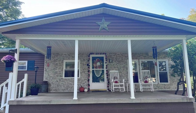 Cozy lodge with Hot Tub in PA Wilds - Weedville