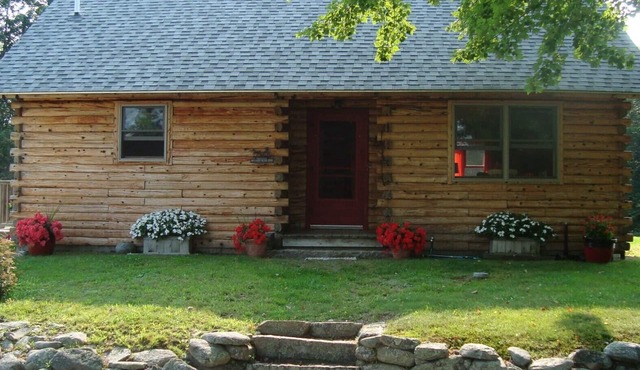 Cozy log cabin on Beech Hill.