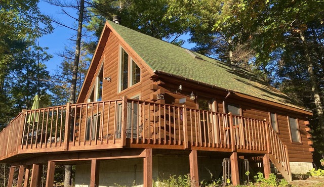 Cozy Log Cabin with Lake Views - Pet Friendly!
