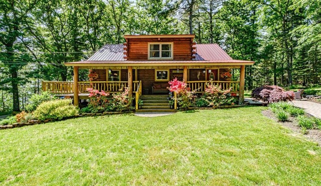 Cozy Log Cabin: Woods on the Water