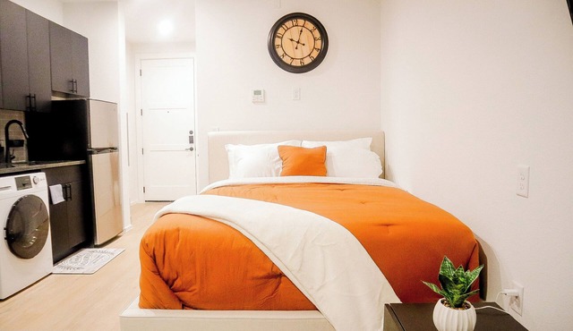 Cozy Luxe Studio in Bishop Arts