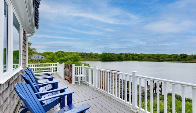 Cozy Narragansett Cottage w/Dock & Outdoor Shower