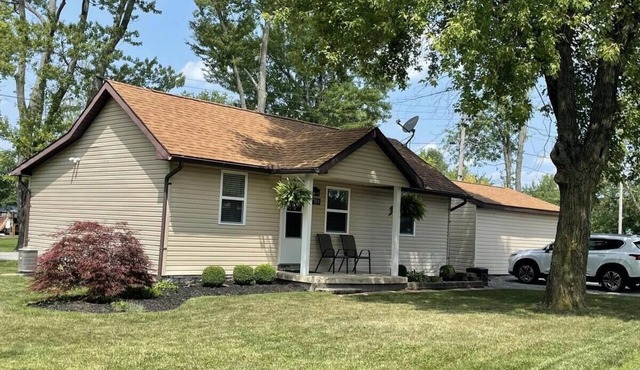Cozy Pet-Friendly Cottage in Russells Point- Comfy Beds and Quiet Neighborhood