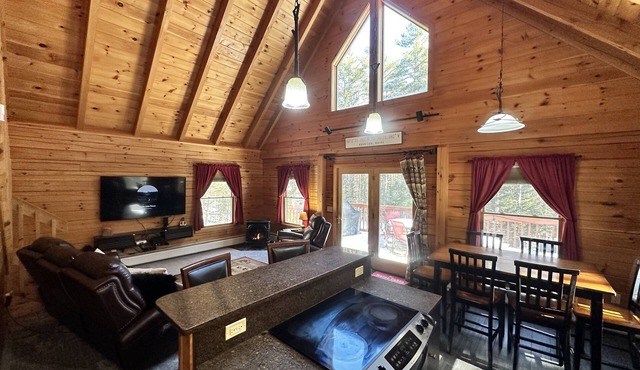Cozy Private Cabin in Harrison Located Near Lakes, Mountains and Adventure