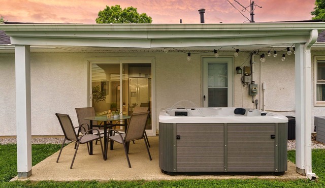 Cozy Ranch King Bed & Pet Friendly - Fenced Yard