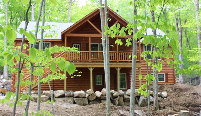 Cozy retreat: 1 mile from Old Forge. Close to all nature. Dog friendly.