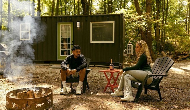 Cozy Semi Off-Grid Tiny Home Forest Retreat with Private Sauna & Cold Plunge Near Simcoe, Ontario