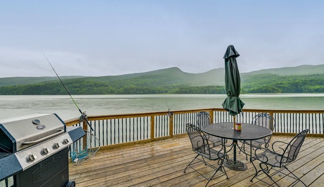 Cozy South Bay Cabin w/Lake & Mountain Views