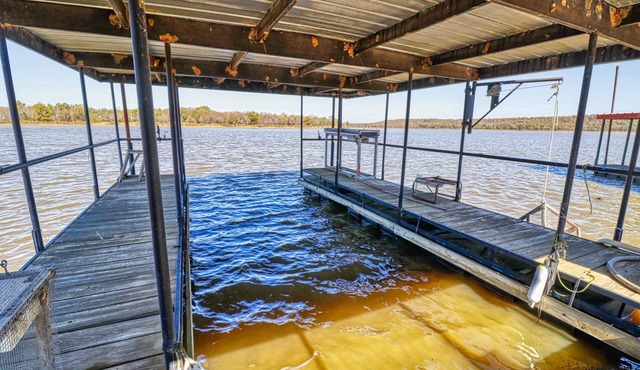 Cozy Two Bedroom Lakehouse and PRIVATE DOCK!