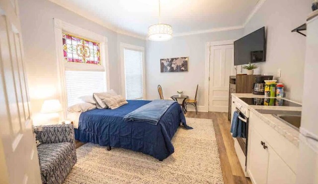Cozy Vibrant Studio - Perfect for long term stays