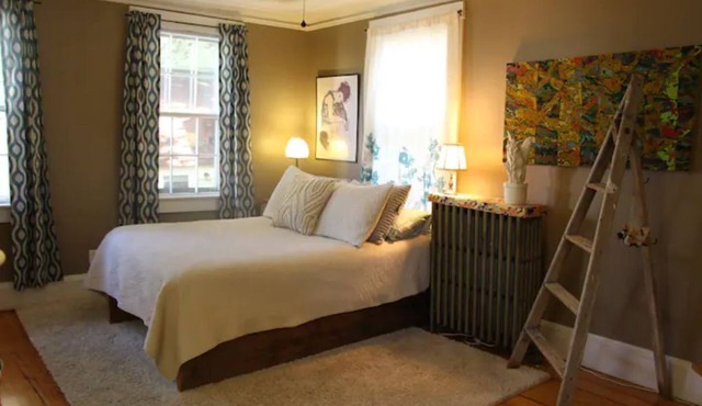 Cozy West End apartment minutes from the Old Port