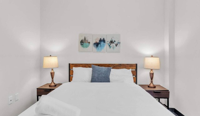 CozySuites Modern 1BR in Downtown Pitts 9
