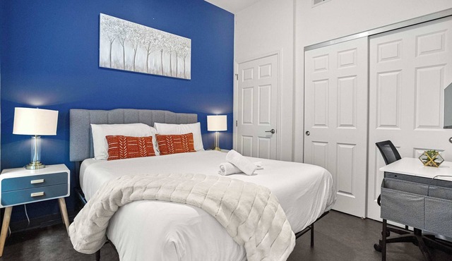 CozySuites Stunning 1BR in Downtown Pitts #12