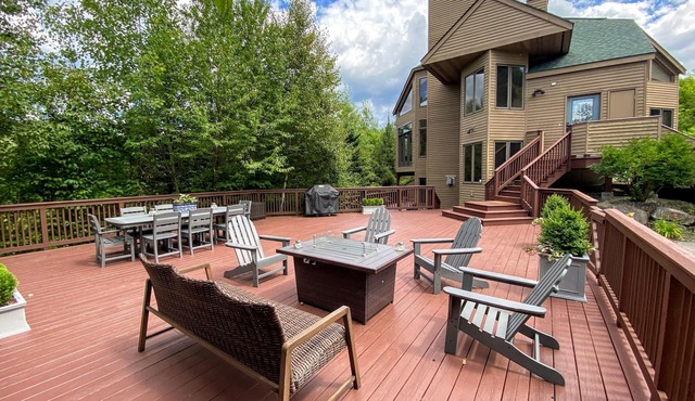 CR1 Luxury ski-in/out, chef kitchen, AC, wifi, large deck with fire pit and Hot Tub! Pool/gym passes