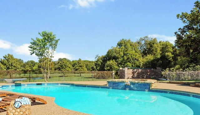 Creekside 4BR 2B Home with Beautiful Pool & Garde