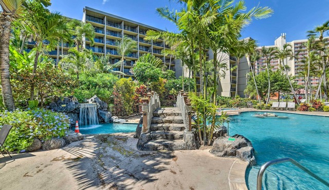 Cute Beachfront Condo w/Lanai & Resort Pools