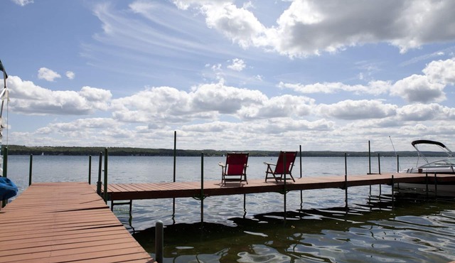 Dad's Cottage ★ Private waterfront plus 3 King suites★